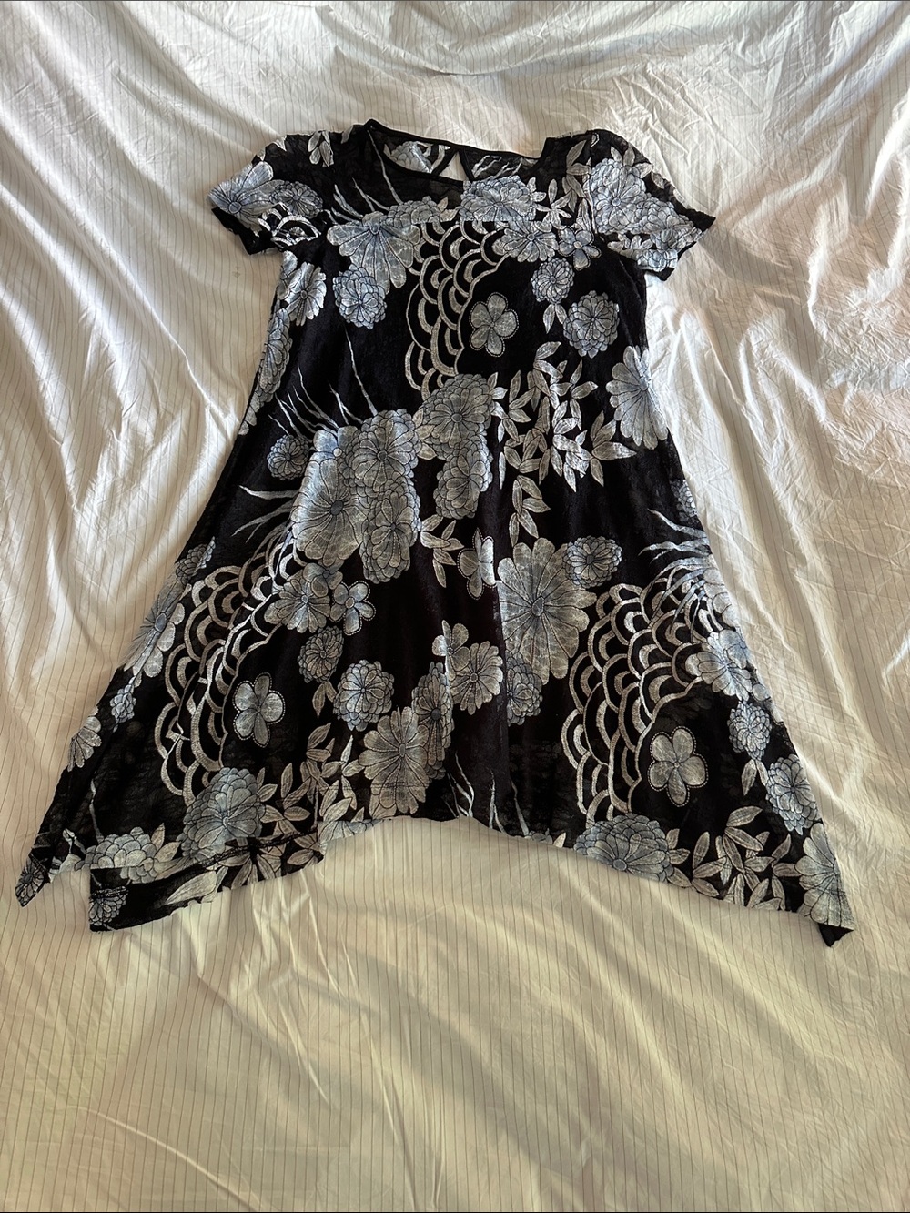 Signature by Robbie Bee - Black Floral Handkerchief Hem Dress - L